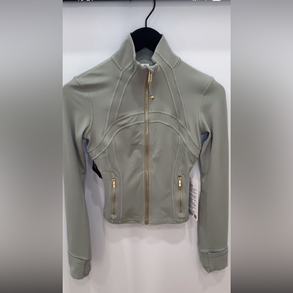 lululemon cropped define jacket in fog green with gold zippers - Picture 3 of 17